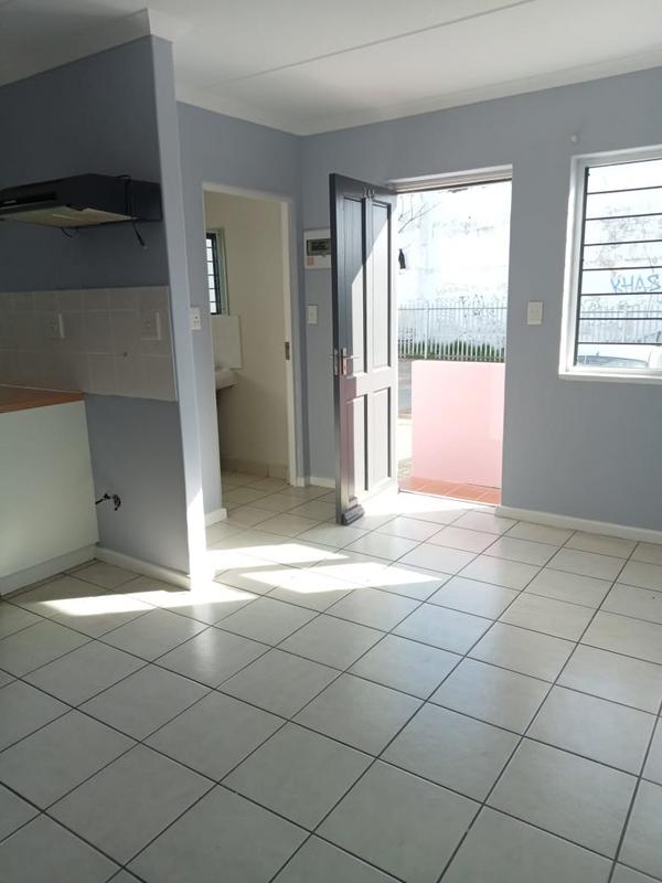 To Let 2 Bedroom Property for Rent in Maitland Western Cape